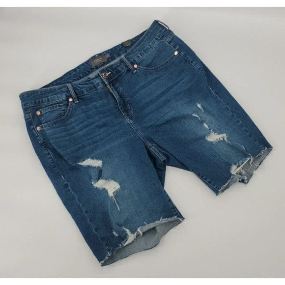 Torrid Distressed Raw Hem Bermuda Shorts Women's Size 18 Feel The Fit NWT - Picture 1 of 10